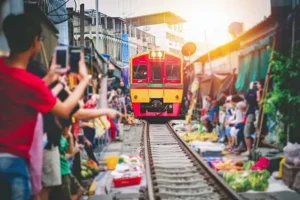 Menjelajahi 7 Jalur Kereta Api Paling Unik di Dunia